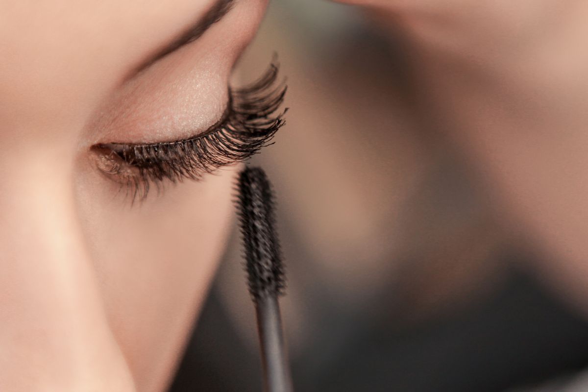 7 Reasons Women Wear Mascara Here's why it's a must